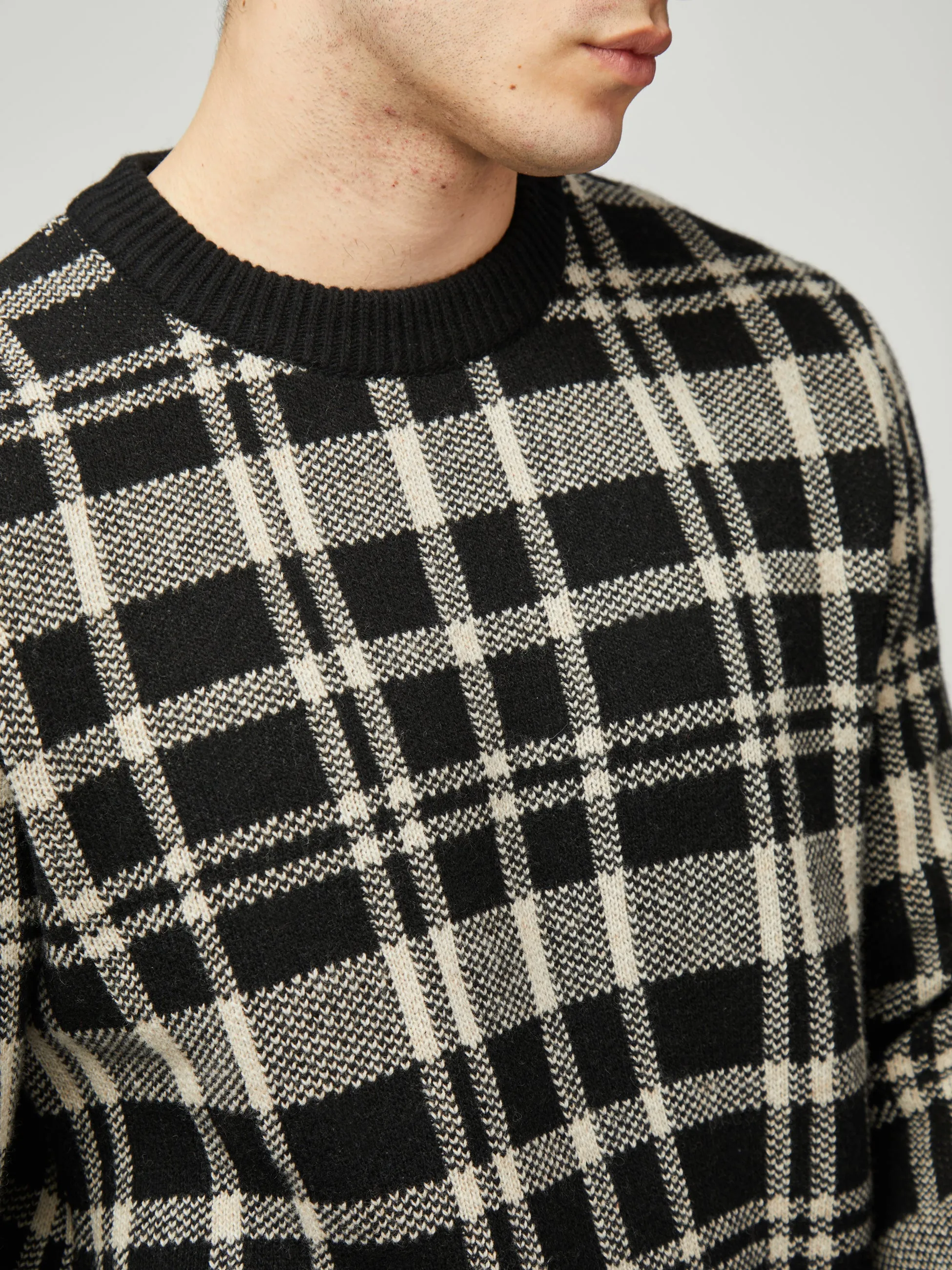 Tartan Jacquard Crew - Black